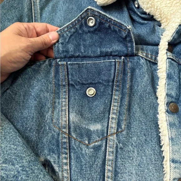 Vintage Levi’s 46R Sherpa-Lined Jean Jacket – Classic & Cozy - Picture 8 of 13
